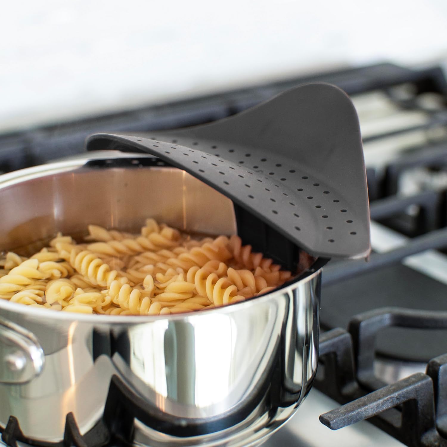 Chefs Planet Food Strainer - Black Clip On Pot Strainer